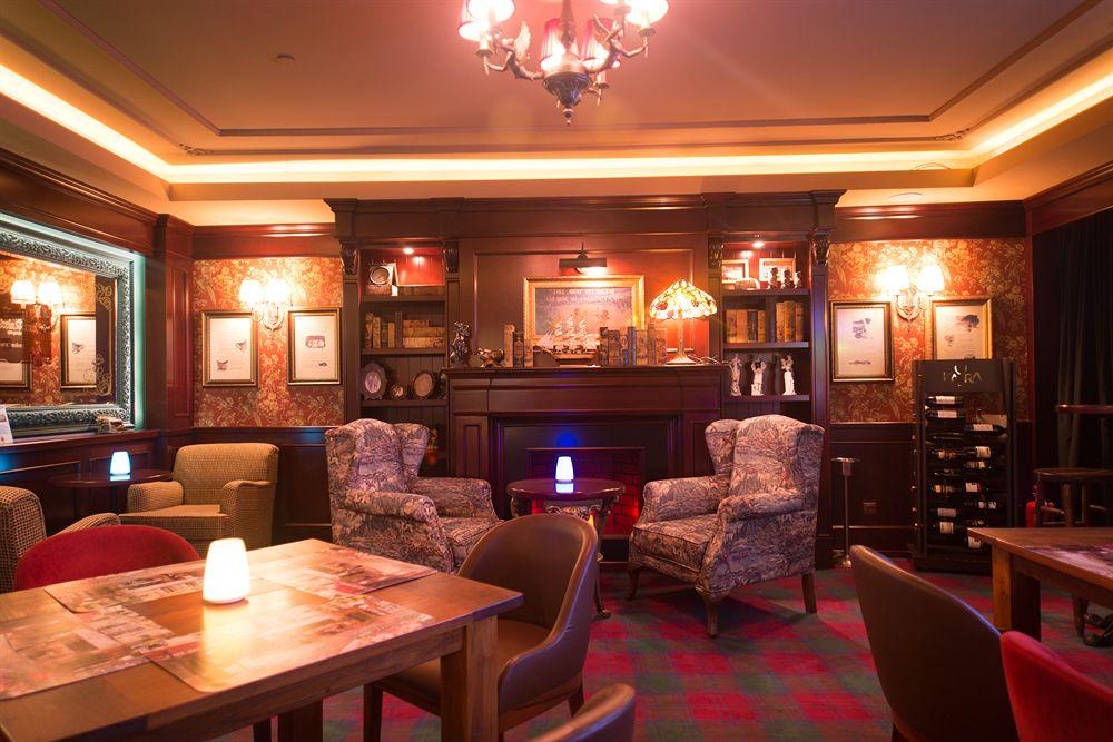Vogue Hotel Supreme イスタンブール エクステリア 写真 The library at the Royal Automobile Club