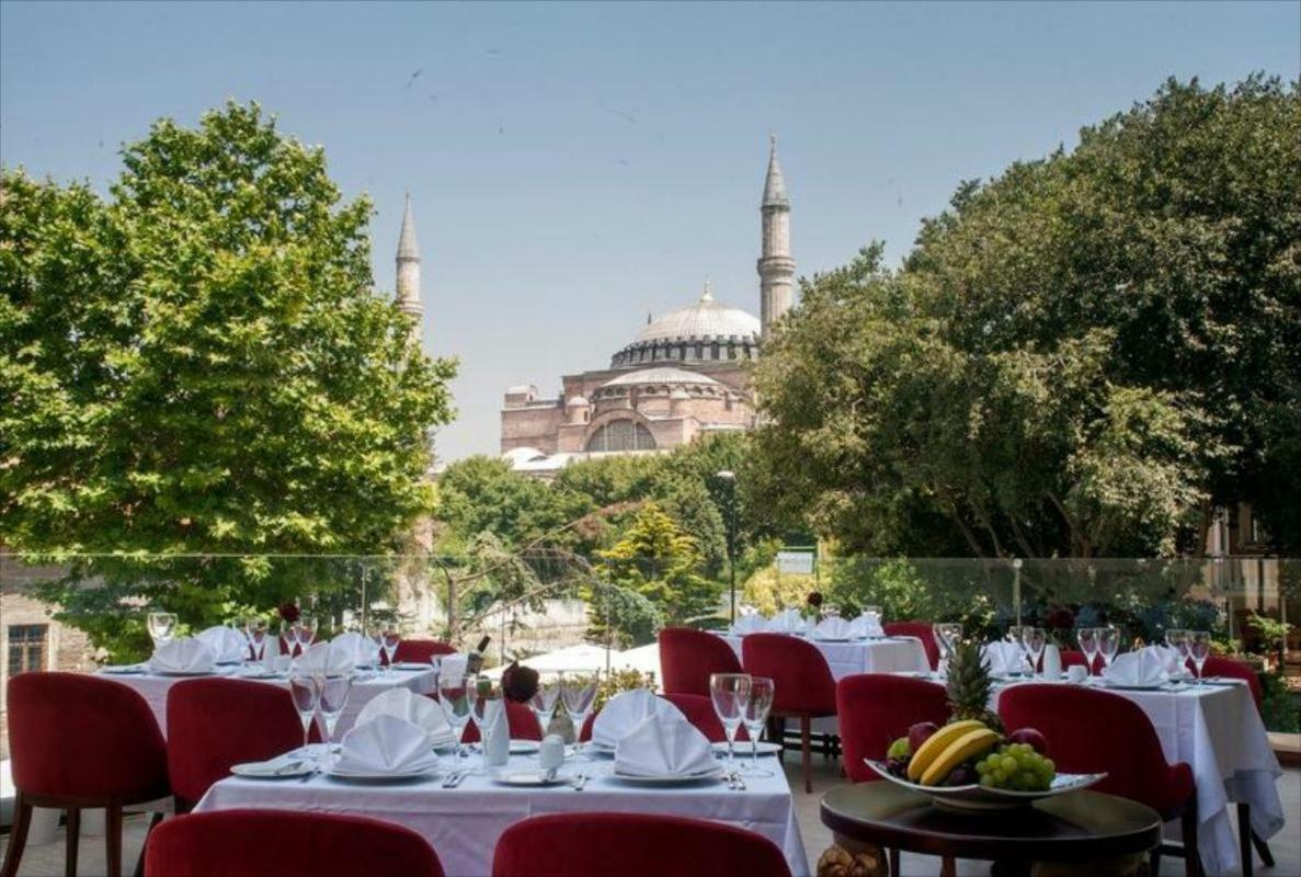Vogue Hotel Supreme イスタンブール エクステリア 写真 Terrace of the hotel